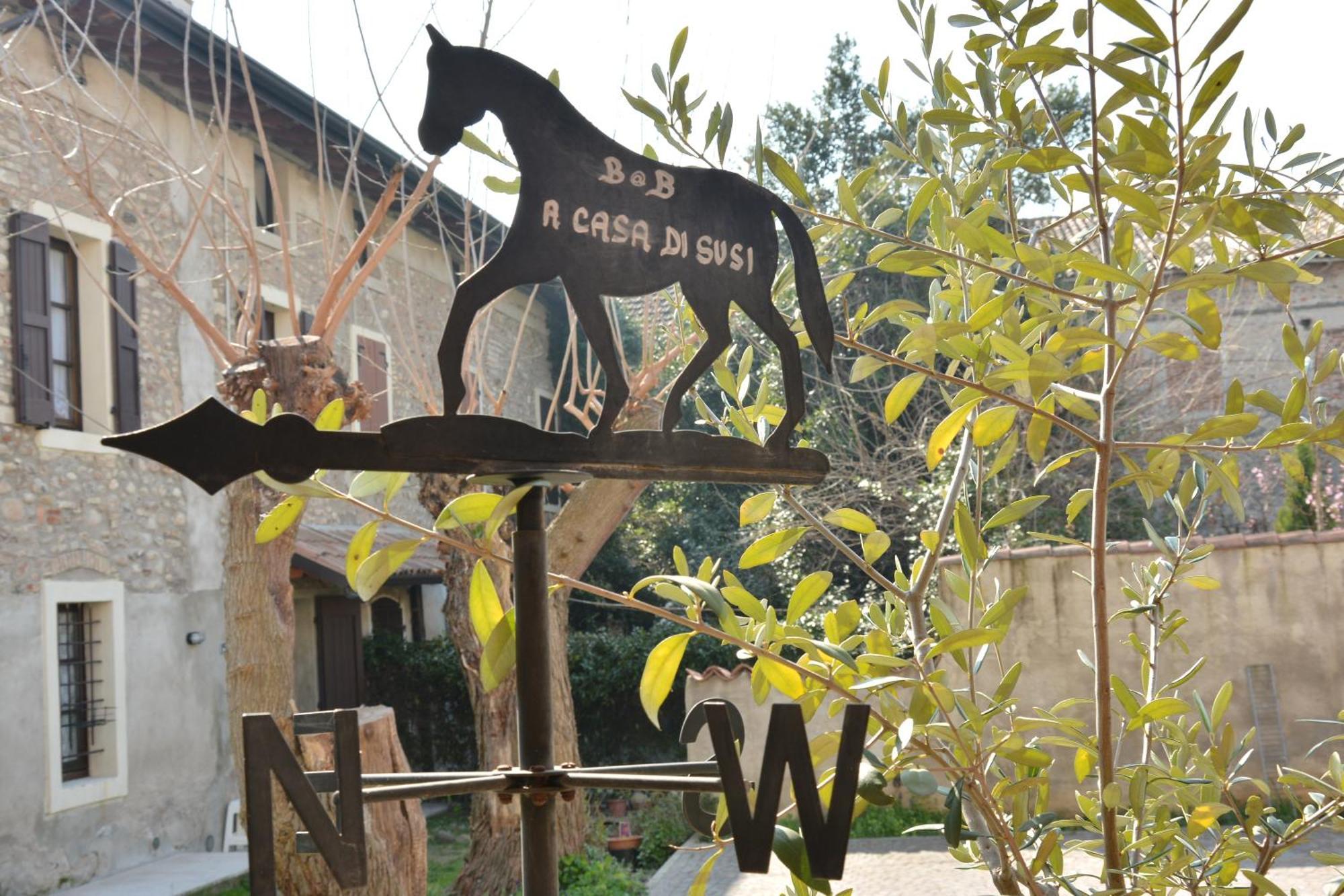 Bed and Breakfast A Casa Di Susi Кастельнуово-дель-Гарда Номер фото